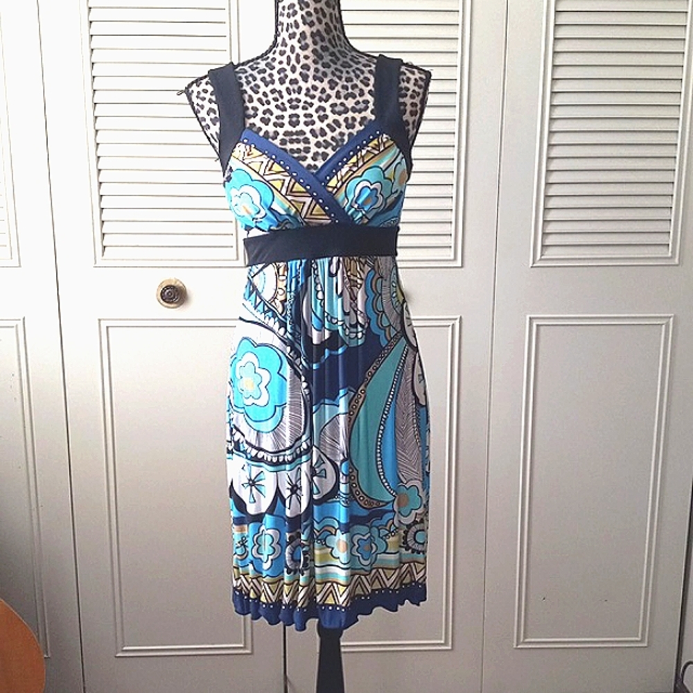 Labelle v-neck tie back sleeveless midi dress size Medium